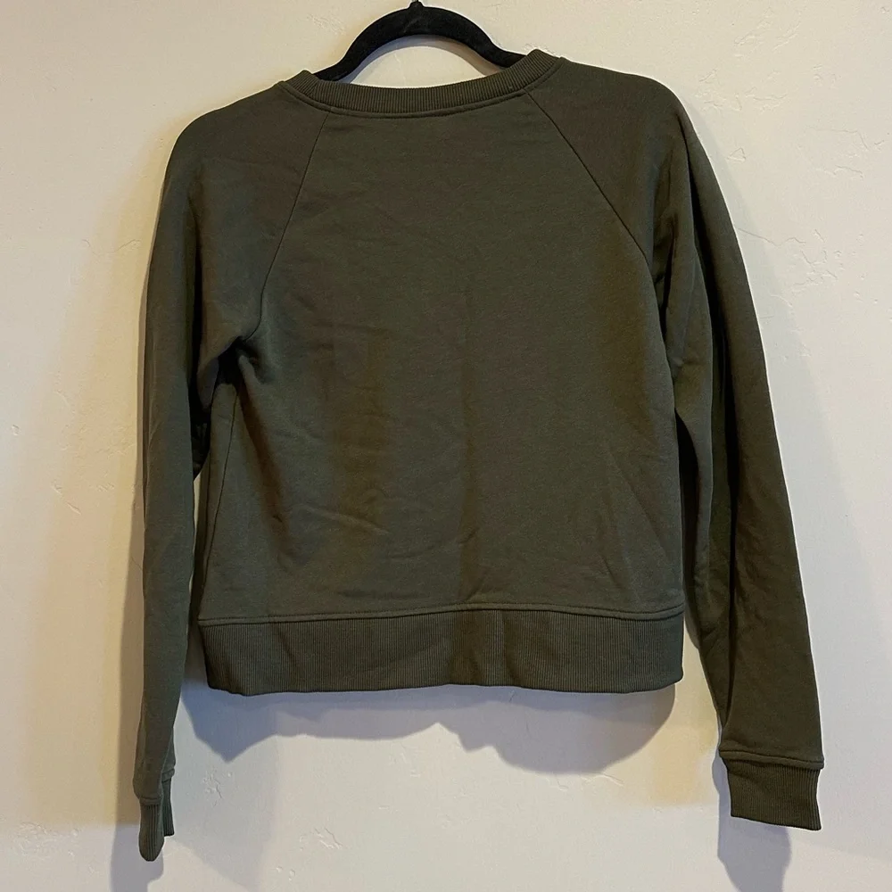H&M Basic Crew Neck - Picture 2 of 3